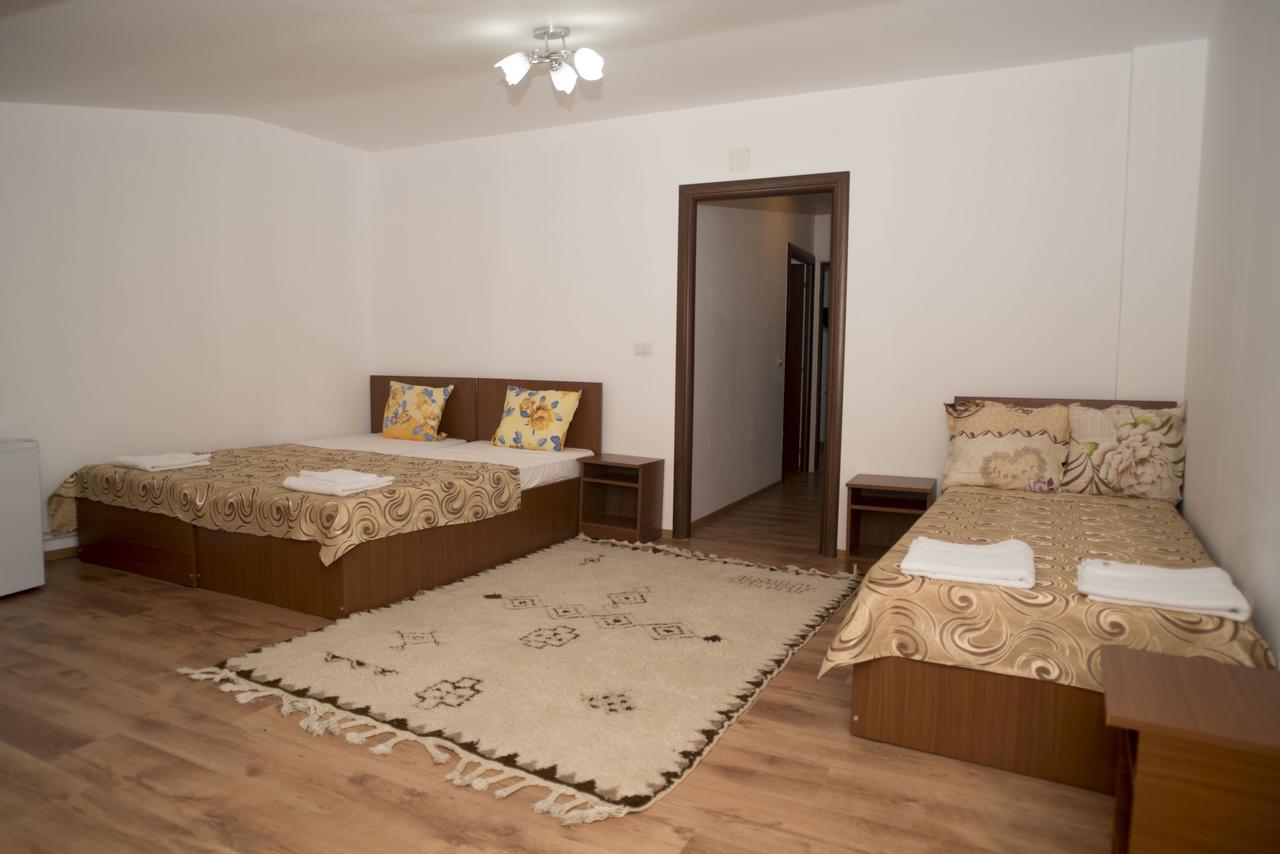 Hostel Ruxandra Focşani Esterno foto