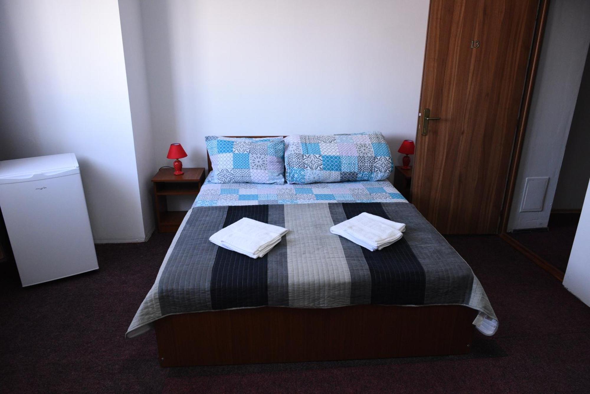 Hostel Ruxandra Focşani Esterno foto
